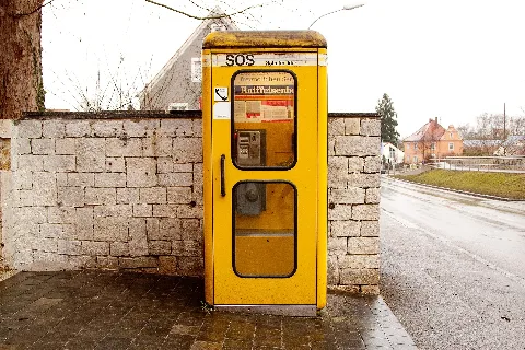Another Yellow Telephonebox (15859321039)