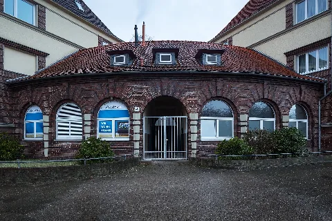 Apartment House Ahornstrasse 18 Entrance Garkenburgstrasse Mittelfeld Hannover Germany 01