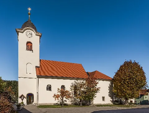 Parish church Saint Leonard and cemetery in Sankt Leonhard bei Siebenbrünn, market town Arnoldstein, district Villach Land, Carinthia, Austria, EU