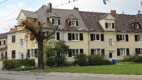 Aschantidorf Ludwigshafen, Brunckstraße 1