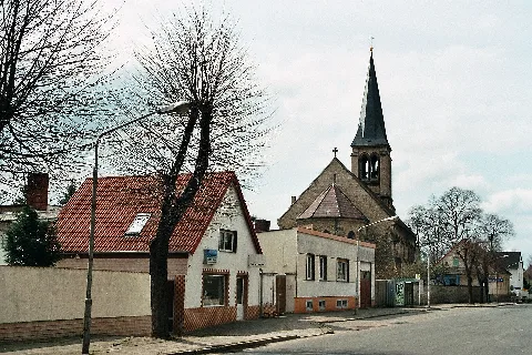 Atzendorf (Staßfurt), Die Dorfkirche St. Eustachius