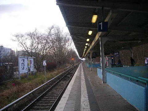 Auf Dem S Bahnhof Berlin Raoul Wallenberg Straße