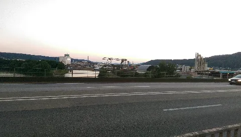 Auf Der Ehranger Brücke, Blick Nach Süden Auf Den Trierer Hafen
