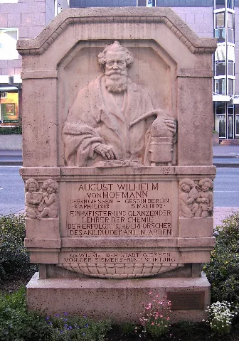 August.wilhelm.von.hofmann.monument