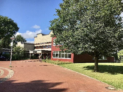 Außenansicht Gymnasium Brake