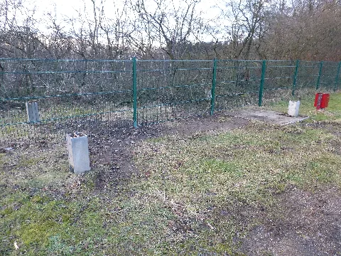 Aussichtsturm Willscheider Berg Fundamentreste 02 2016