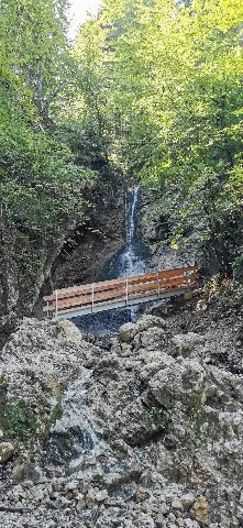 Aut — Tirol — Bezirk Kufstein — Gde. Bad Häring (Wasserfall Mit Brücke) 2023 08 20 Mattes