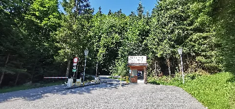 Aut — Tirol — Bezirk Kufstein — Gemeinde Thiersee — Almen — Tiroler Straße (Ackernalm Mautstelle Unten) 2023 08 21 Mattes