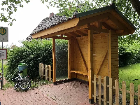 B Poi 065 Stollhamm Bushalt Bhf Unterstand 2022 06 08