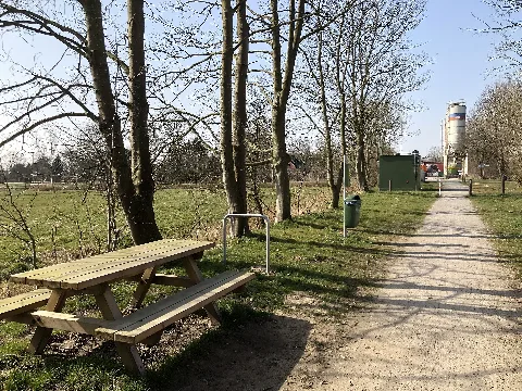 B019 2022 03 22 Butjadinger Weg Stollhamm Picknicktisch