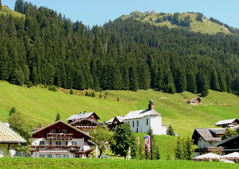 Baad Mit Kirche01
