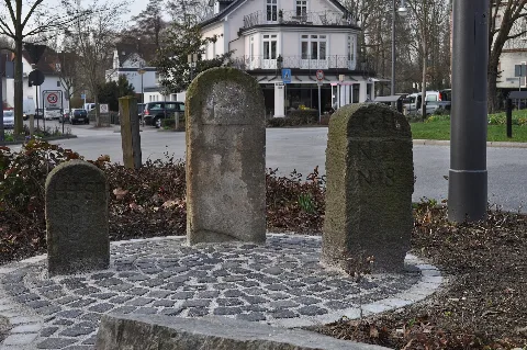 Bad Hamburg, Grenzsteine Am Europakreisel