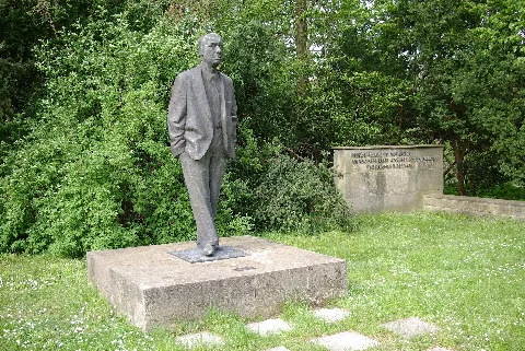 Bad Saarow Denkmal Becher