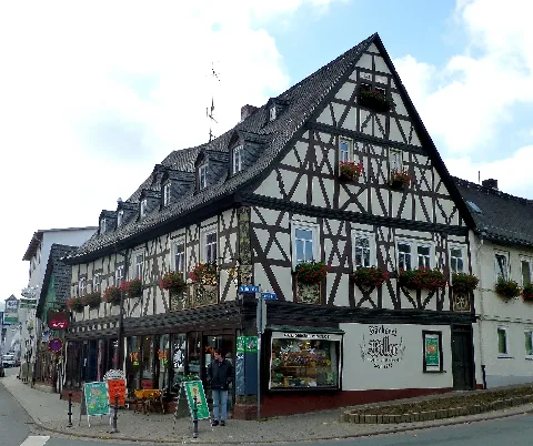 Bad Schwalbach – Fachwerkhaus Schmidtberg Ecke Adolfstraße Panoramio
