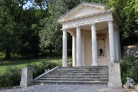 Badner Kurpark, Mozarttempel, Bild 1