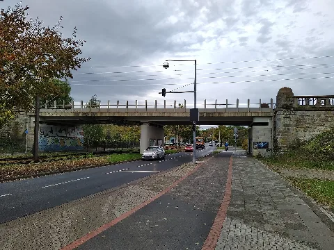 Bahnbrücke Bemeroder Straße, Südseite