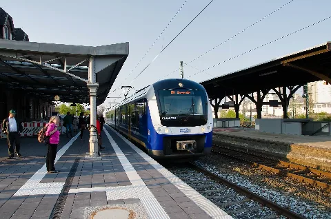 Bahnhof Brake, Rs 4 (2014)