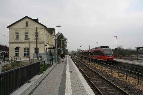 Bahnhof By Niederkasseler Panoramio (6)