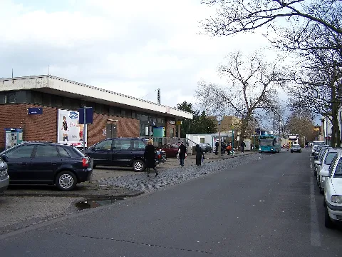 Bahnhof Frankfurt Griesheim, Empfangsgebäude