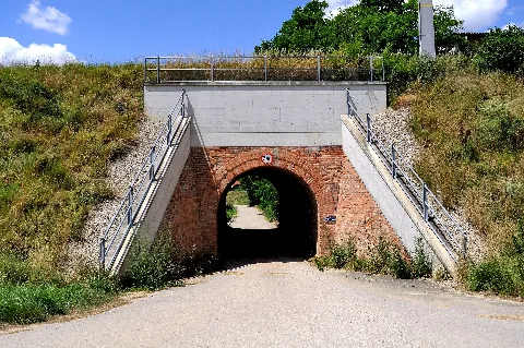 Bahnhof Ladendorf Unterführung 49.924