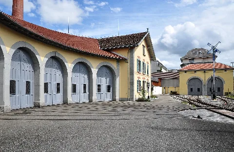 Bahnhof Uster Mit Zwei Lok Remisen 2011 08 07 14 47 42 Shiftn