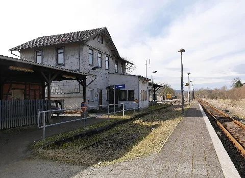 Bahnhof Veilsdorf Empfangsgebäude Gleisseite