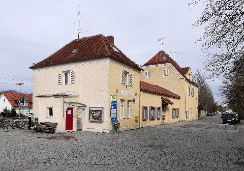Bahnhof Weßling Empfangsgebäude Straßenseite