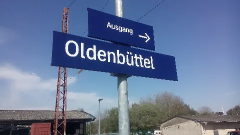 Bahnhofsschild • Bahnhof Oldenbüttel