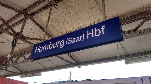 Bahnhofsschild Homburg 170410