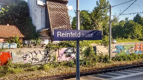 Bahnhofsschild Reinfeld 170527