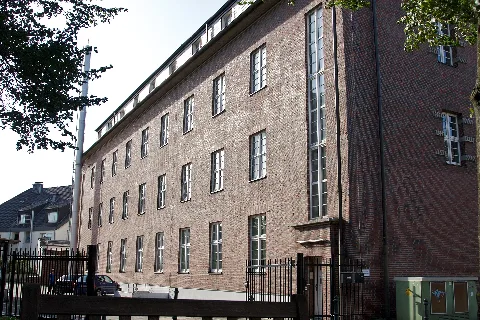 Bahnstraße 34 (Mülheim) Back
