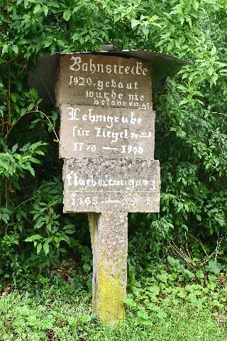 Bahnstrecke Bretten Kürnbach Gedenkstein Großvillars 2021 06 06