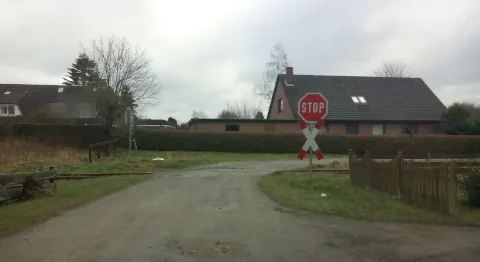 Bahnübergang Mit Stoppschild Und Andreaskreuz