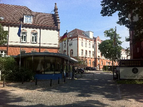 Bahrenfelder Chaussee 139 Haupteingang