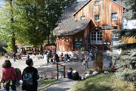Barbarossahöhle (93) Gaststatte Und Rechts Eingang