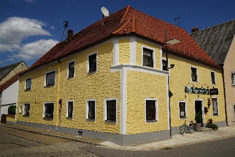 Baudenkmal Pfoerring Marktplatz 8