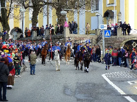 Beginning Of The Parade Feb 19, 2012, 9 32 Am (12631055385)