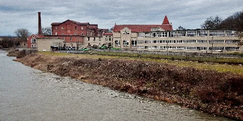 Beim 366 Km Langen Neckartalradweg, Industriegebäude Am Neckar Panoramio