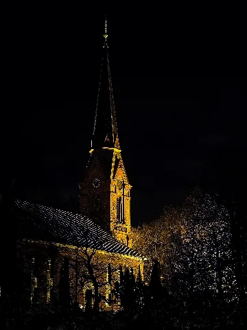 Beleuchtete St. Gertrud Kirche In Hamburg Altenwerder Am 16.3.2016, Aufgenommen Aus Richtung Nordost
