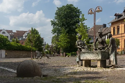 Bensdorf, Sculptuur Op De Untere Vallendarer Strasse Foto5 2017 06 01 15.55