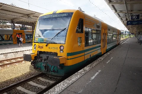 Berlin Bahnhof Berlin Lichtenberg Auf Bahnsteig Zu Gleis 16 Stadler Regio Shuttle Rs1 (Vt 650.62 Amt Schlaubetal) Von Odeg 31.7.2012