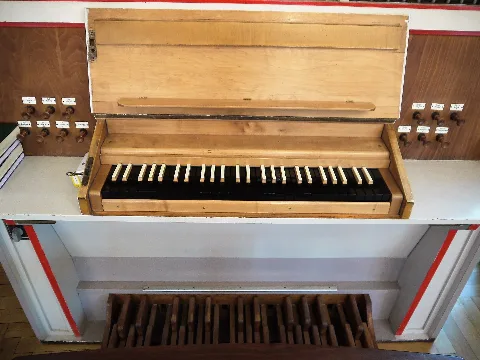 Alexander-Schuke-Orgel (I/P/61/2, 1960, op. 310, erbaut für die Dorfkirche (Gnadenkirche) Biesdorf, 1983/84 Umsetzung durch Alexander Zwirner ins Gemeindezentrum Biesdorf-Süd) des Evangelischen Gemeindezentrum Biesdorf-Süd, Berlin, Deutschland
