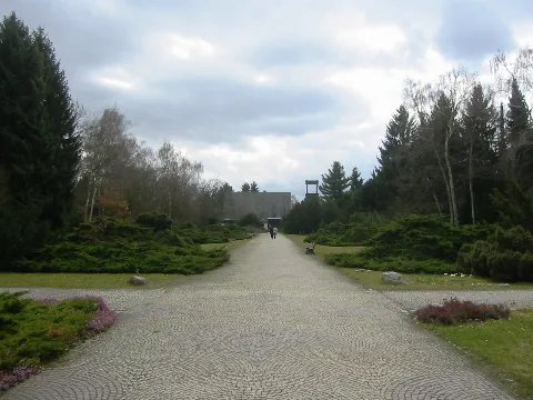 Berlin Mariendorf Heidefriedhof Zentrale Sichtachse
