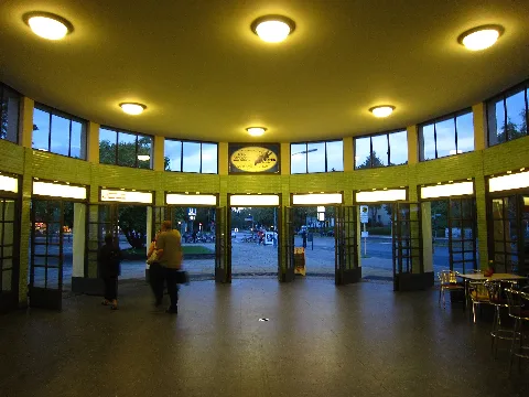 Berlin U Bahnhof Krumme Lanke Linie U3 (6268023140)