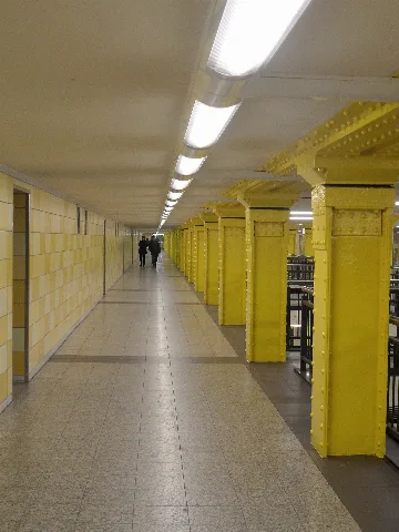 Berlin U Bahnhof Lichtenberg Linie U5 (6348936622)