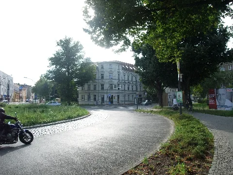 Berlin Weißensee Wohnhaus Und Gaststätte Pistoriusstraße 100 From East