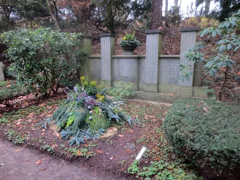 Grave of the wholesaler and entrepreneur Bernhard Pierburg and his family on the Friedhof Heerstraße cemetery in Berlin-Westend.