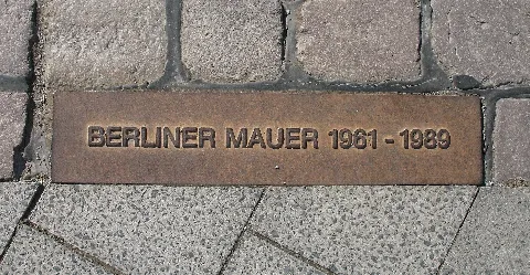 Berliner Mauer Gedenkmarkierung