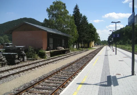 Bf Berndorf Fabrik 01