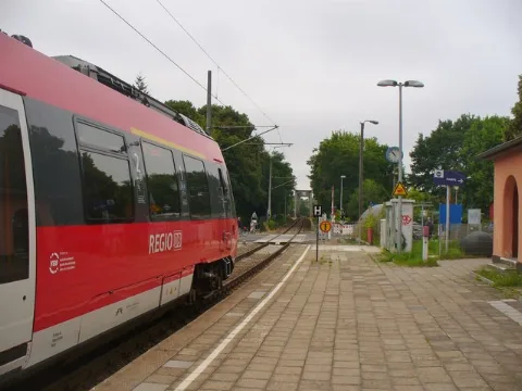 Bhf Caputh Schwielowsee (Caputh Schwielowsee Railway Station) Geo.hlipp.de 39285